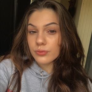 Meet your Posher, Alexia